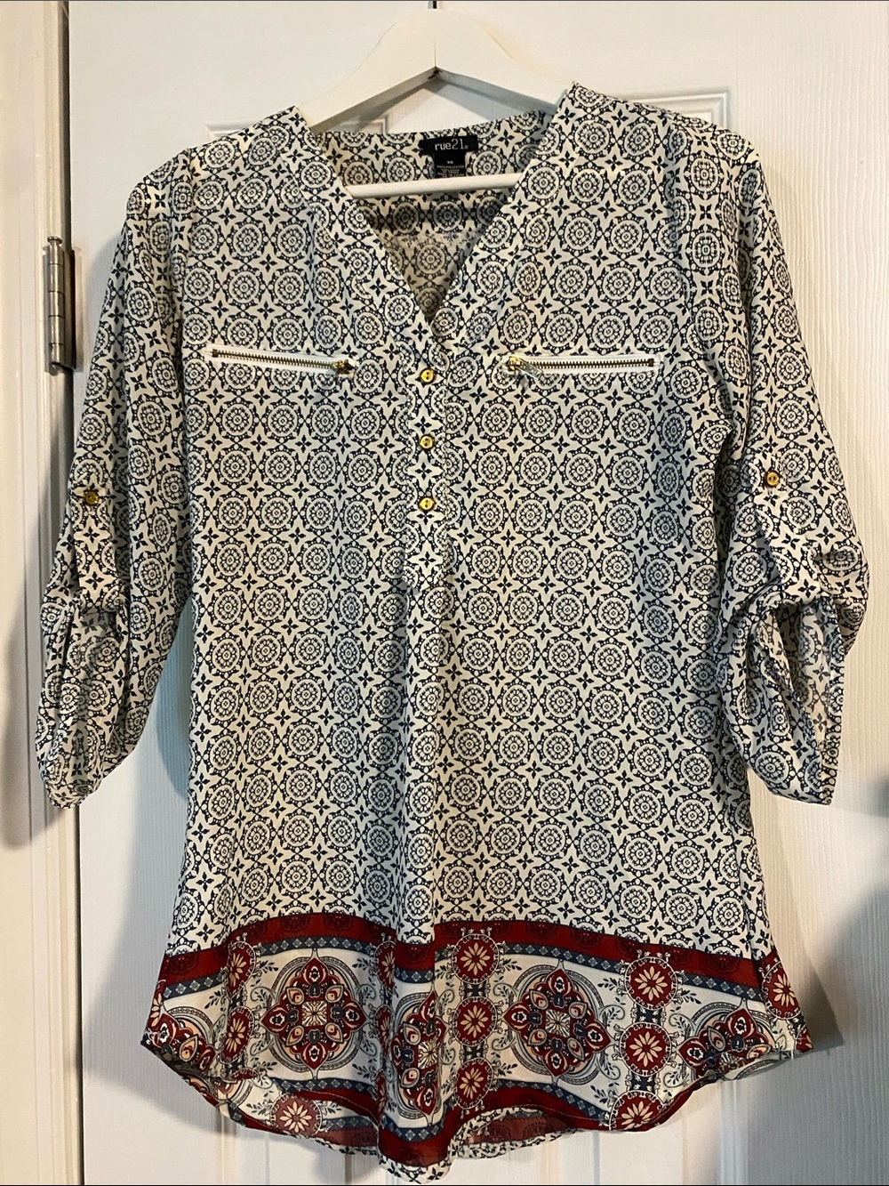 Rue21 White and Navy Printed Tunic with Red Border